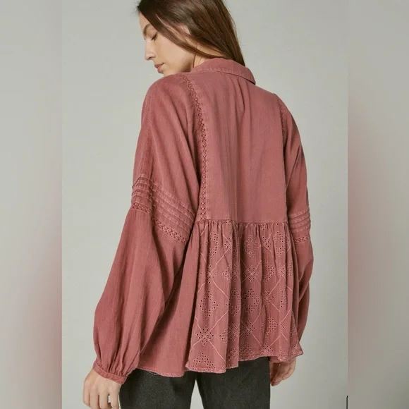 Lucky Brand top XL GUC
Embroidered Long Sleeve Button Down top
Renaissance Rose - Picture 2 of 4